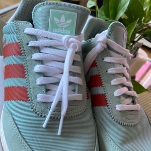 Adidas I-5923 men size 10. LIKE NEW